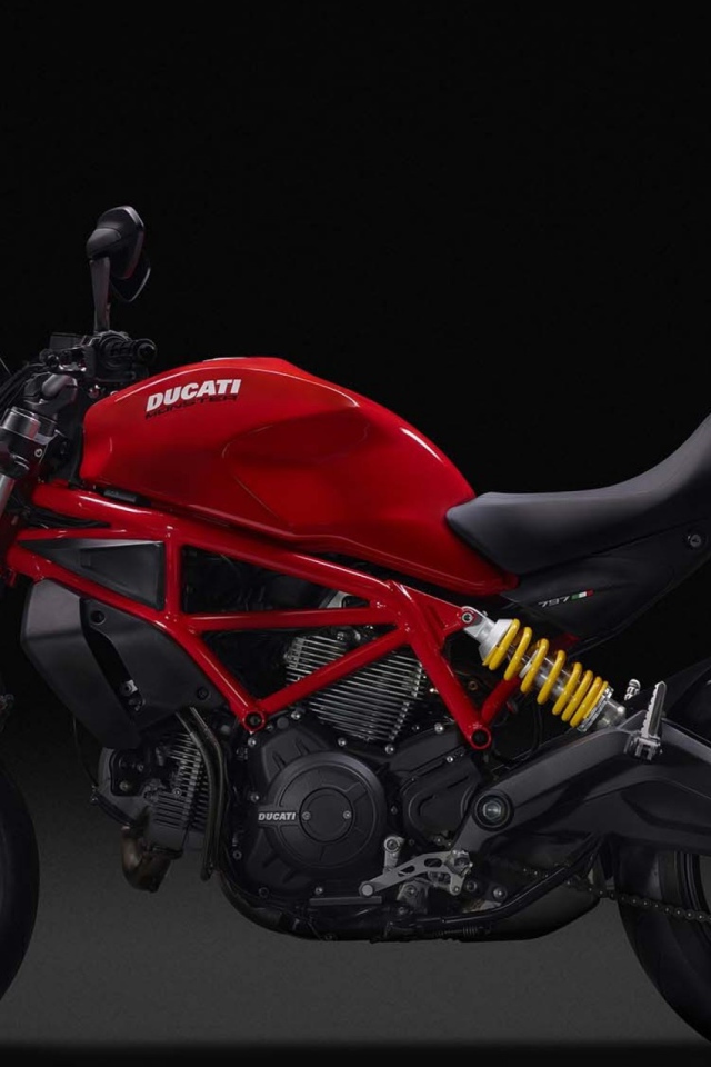 Мотоцикл Ducati Monster 797, вид сбоку