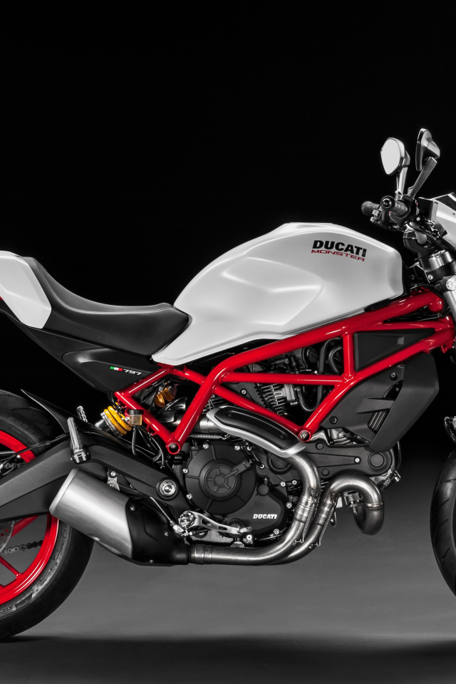 Мотоцикл Ducati Monster 797 на черном фоне