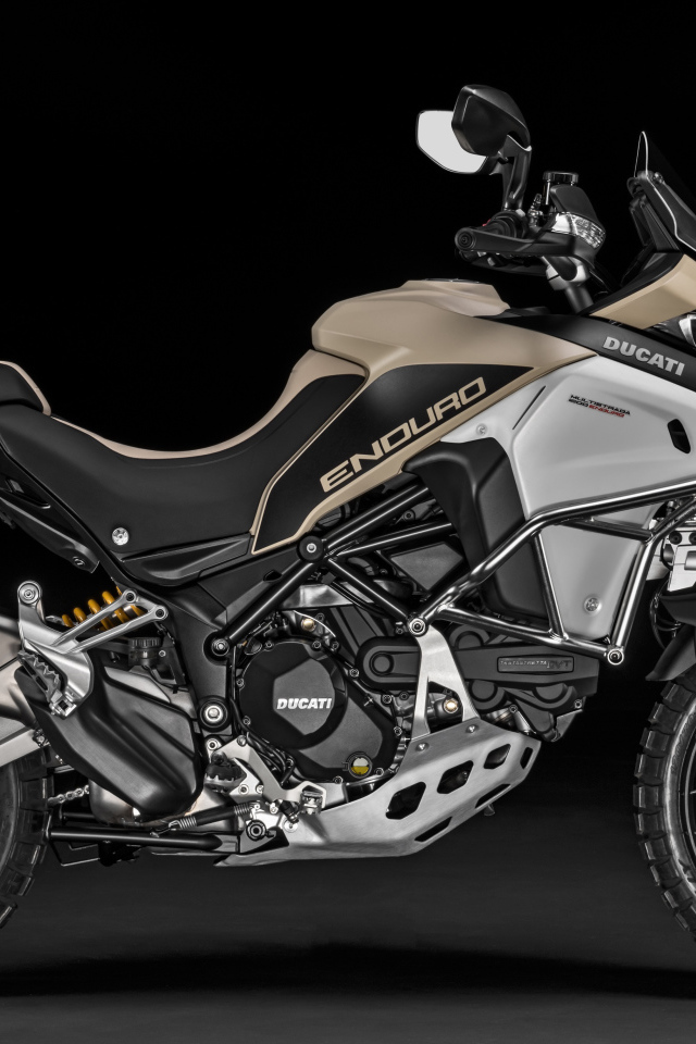 Мотоцикл Ducati Multistrada 1200 Enduro вид сбоку
