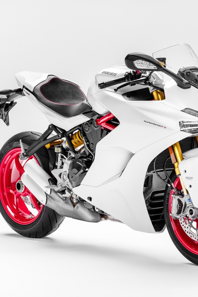 Мотоцикл  Ducati SuperSport S, 2017 на белом фоне 