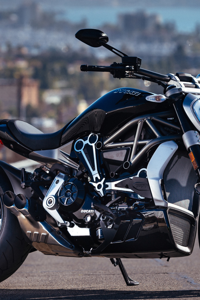 Мотоцикл Ducati  XDiavel S вид сбоку
