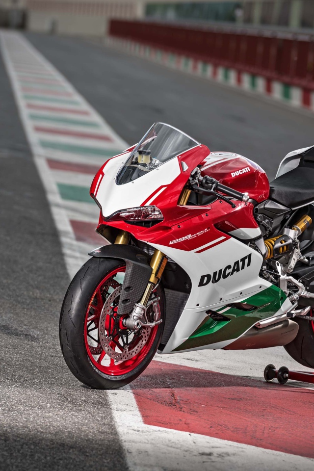 Красный мотоцикл Ducati 1299 Panigale R, 2017