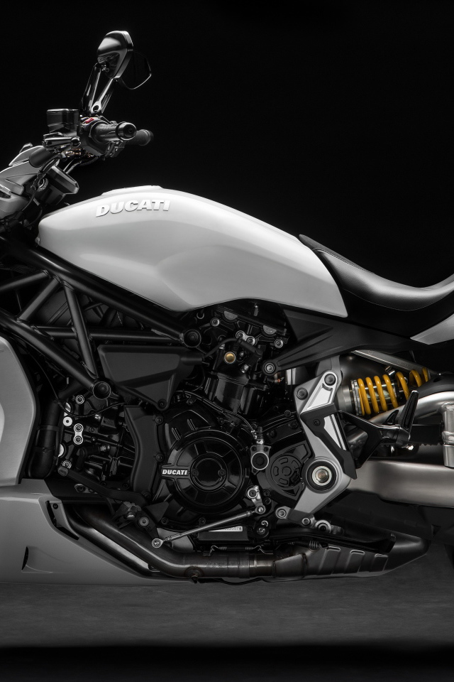 Стильный мотоцикл Ducati XDiavel S, 2018 вид сбоку