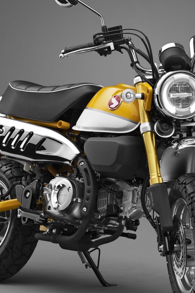 Мотоцикл Honda Monkey 125, 2017 на сером фоне