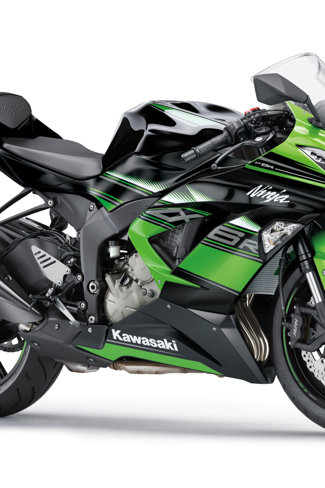 Мотоцикл Kawasaki Ninja ZX-6R на белом фоне