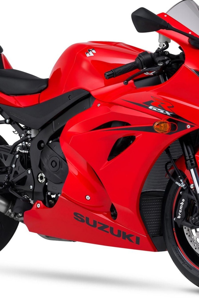 Красный мотоцикл Suzuki GSX-R1000 на белом фоне