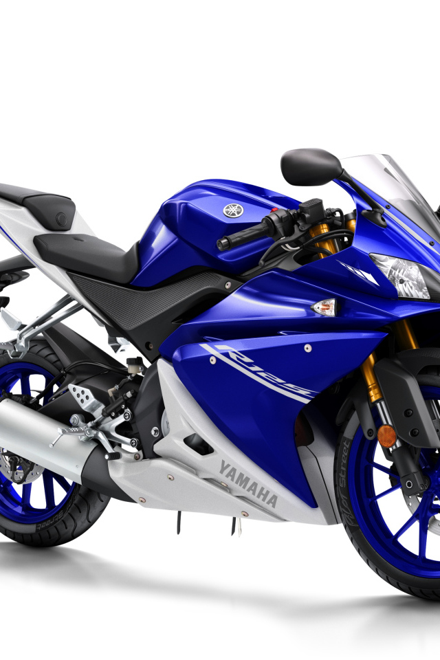 Синий мотоцикл Yamaha  YZF-R125,  на белом фоне