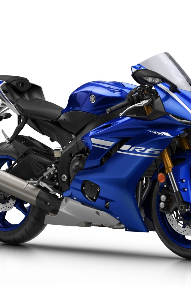 Синий мотоцикл Yamaha YZF-R6, 2017 на белом фоне