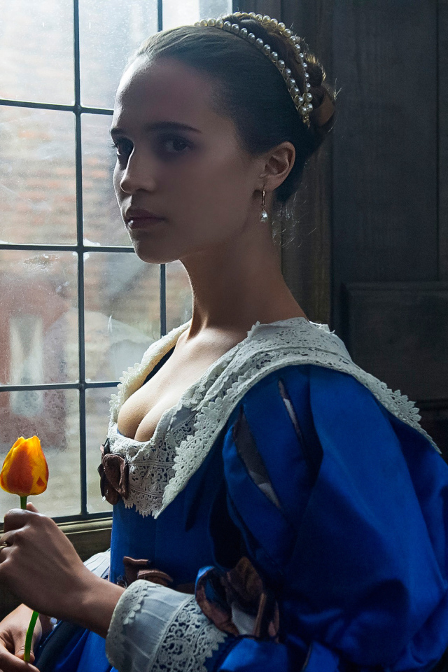 Актриса Алисия Викандер в фильме Тюльпанная лихорадка 2017 