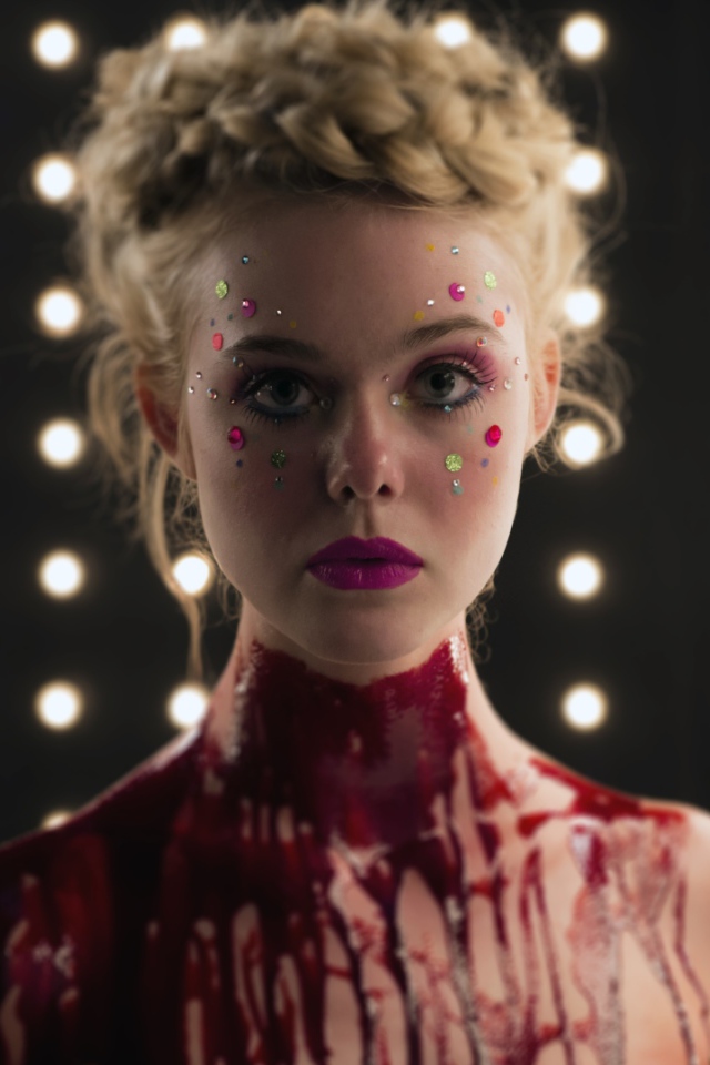 Джесси главная героиня фильма Неоновый демон 