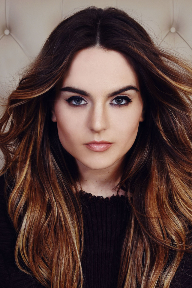 Американская певица Джоджо с длинными волосами