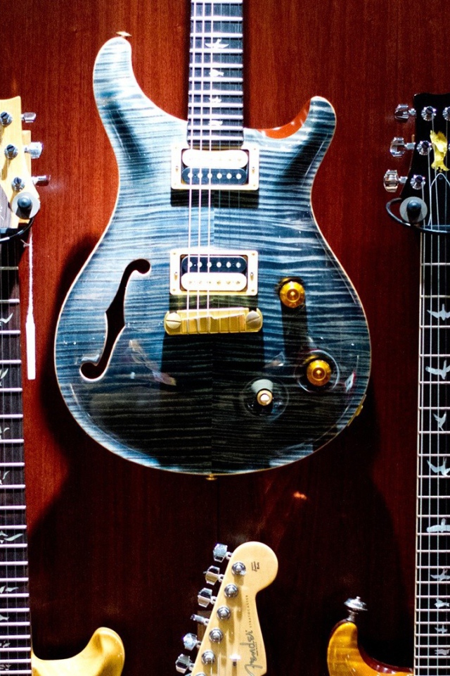 Разноцветные электрические гитары 