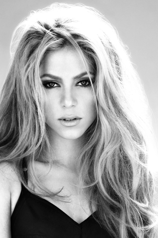 Певица Шакира черно - белое фото