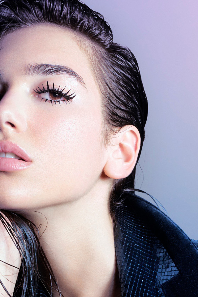 Эффектная британская певица Дуа Липа