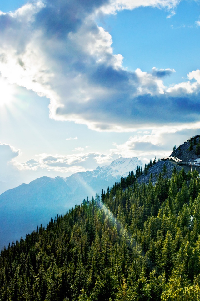 Гора Салфер под солнечным небом, Национальный парк Банф. Канада 