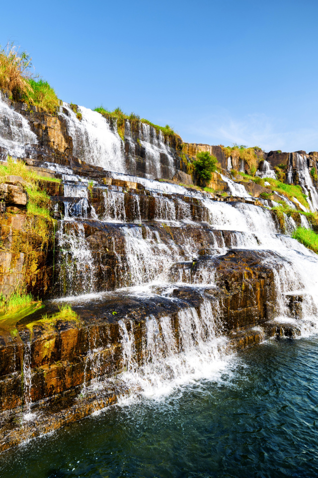 Живописный водопад Понгур, Вьетнам 
