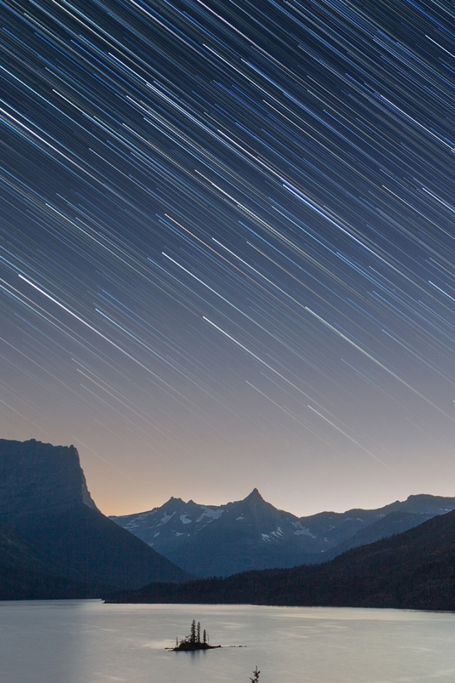 Звездный дождь над норвежский фьордом 
