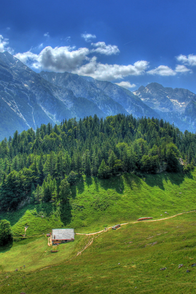 Белые облака над вершинами гор, Германия