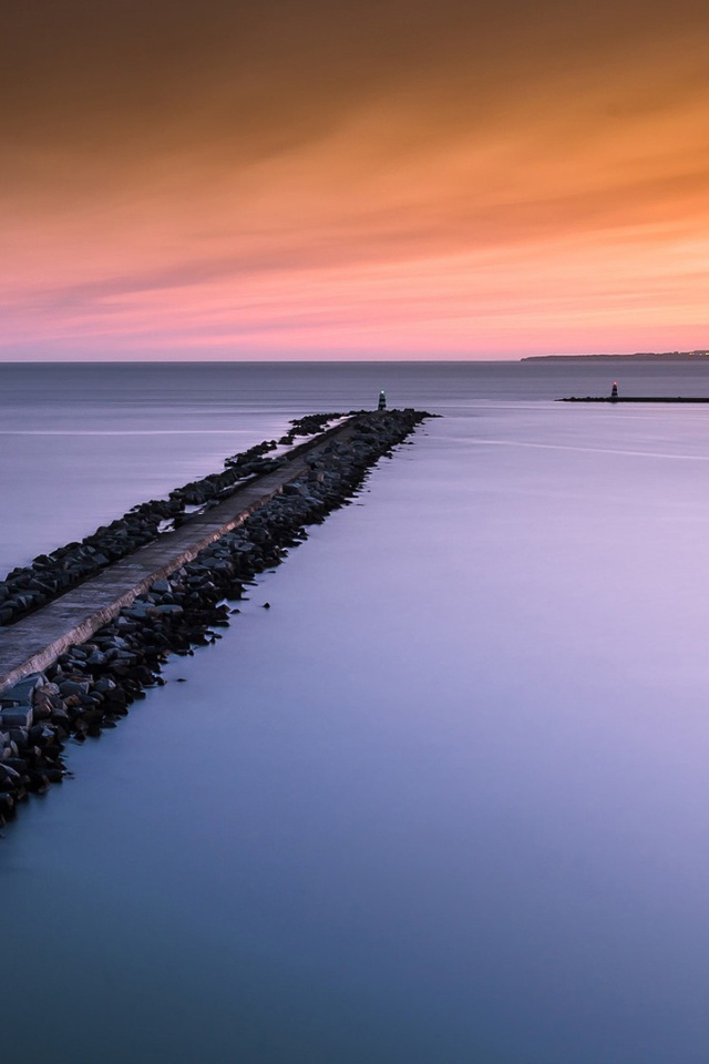 Красивое небо на пляже Альгавре, Португалия  