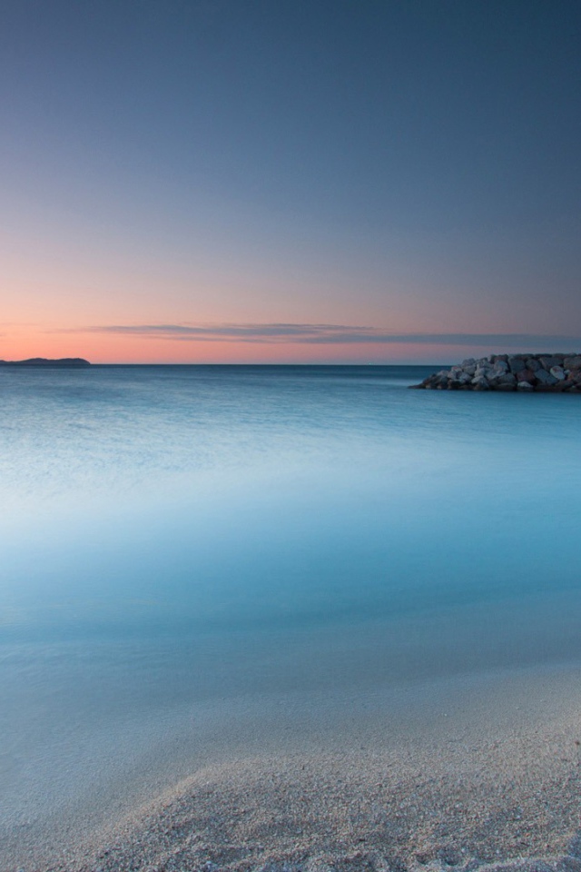 Легкая дымка перед восходом солнца на пляже 