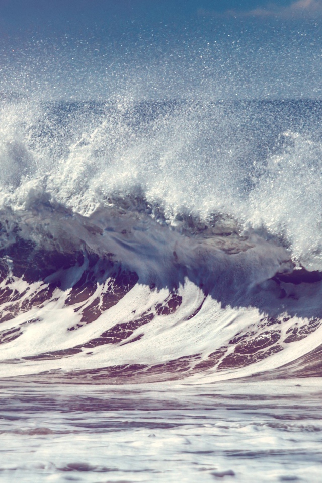 Бушующие волны океана 