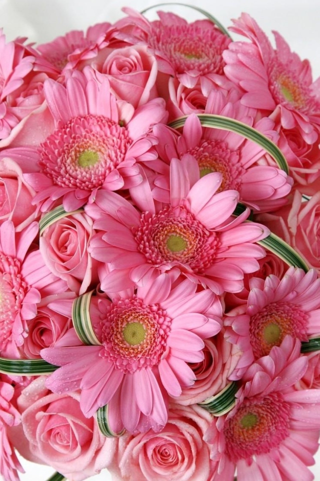 Нежный розовый свадебный букет гербер