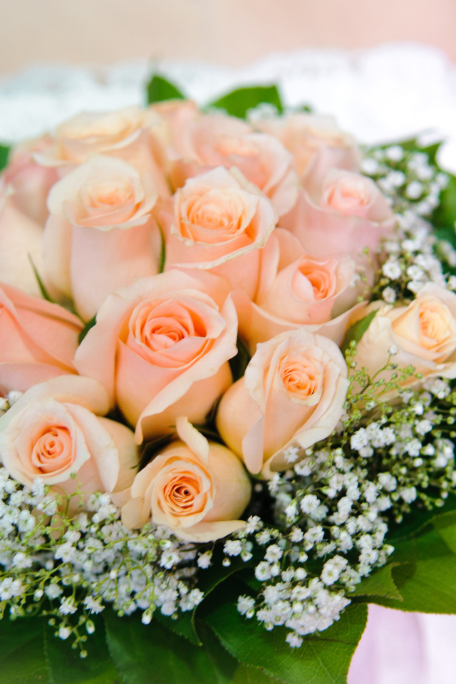 Нежный букет невесты с розами кремового цвета