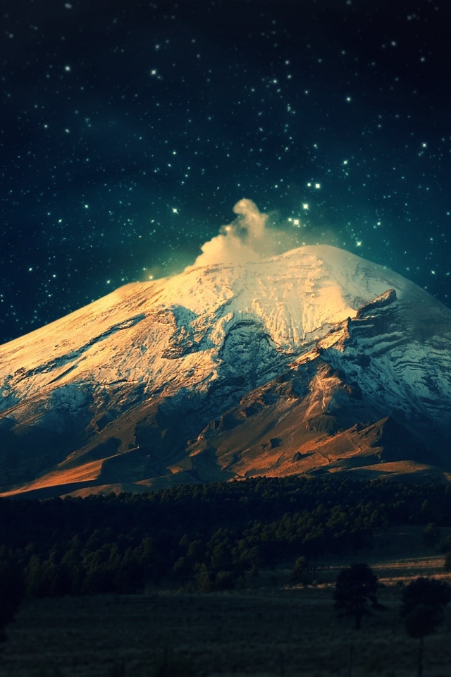 Заснеженный стратовулкан Фудзияма, Япония 