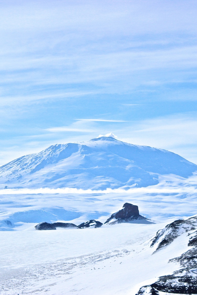 Заснеженный вулкан Эребус, Антарктида