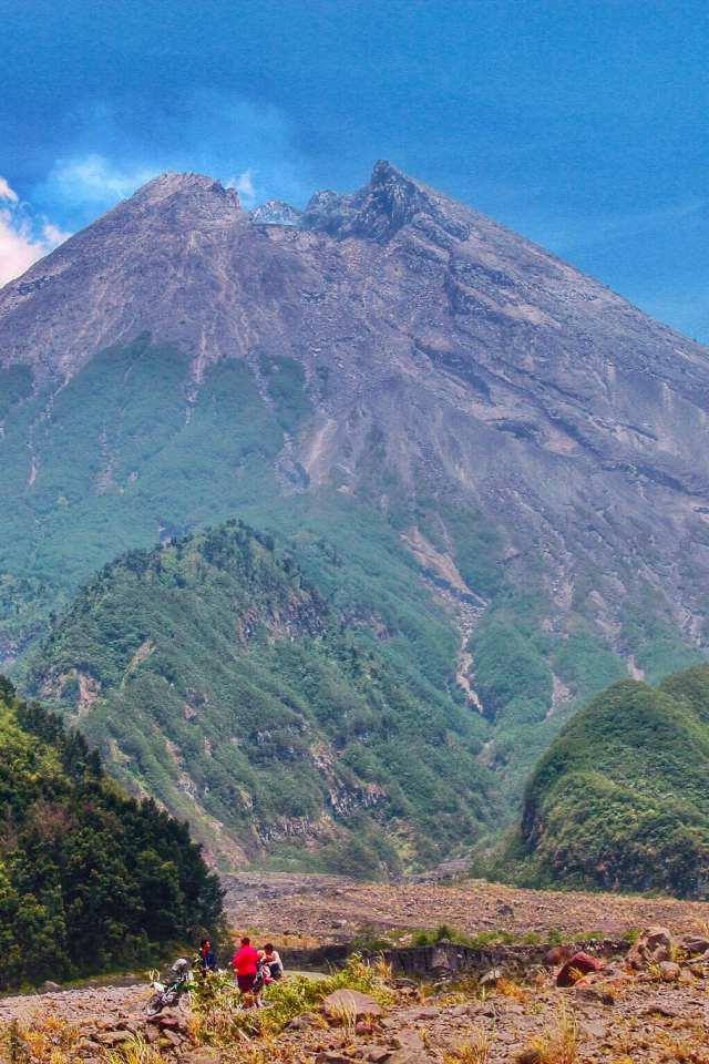 Вид на вулкан Мерапи,  Индонезия 