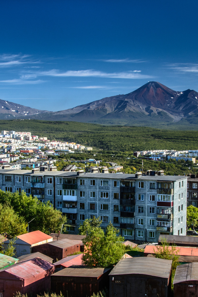 Вид на  вулкан Авачинская сопка, Камчатка 