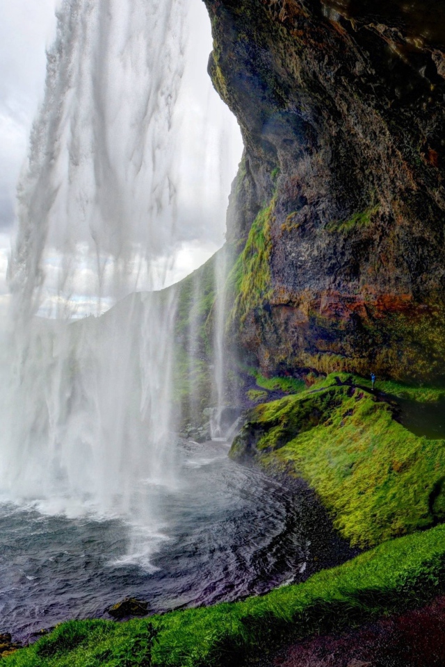 Красивый водопад Сельяландсфосс, Исландия