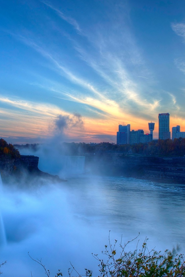 Ниагарский водопад под красивым небом