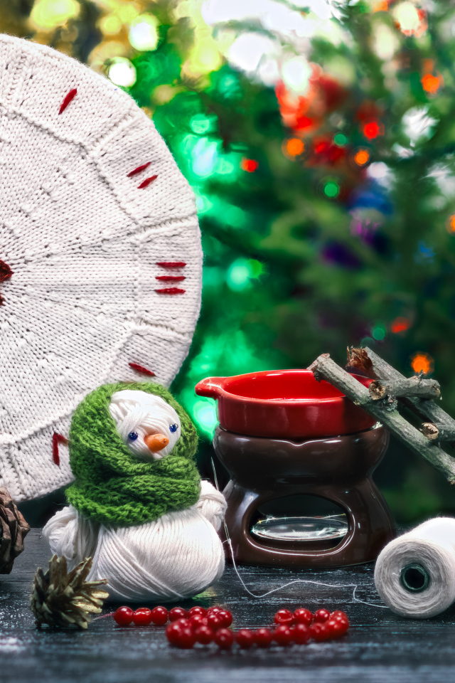 Новогодние часы со снеговиками из нитей