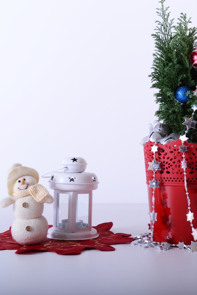 Праздничный новогодний декор на сером фоне