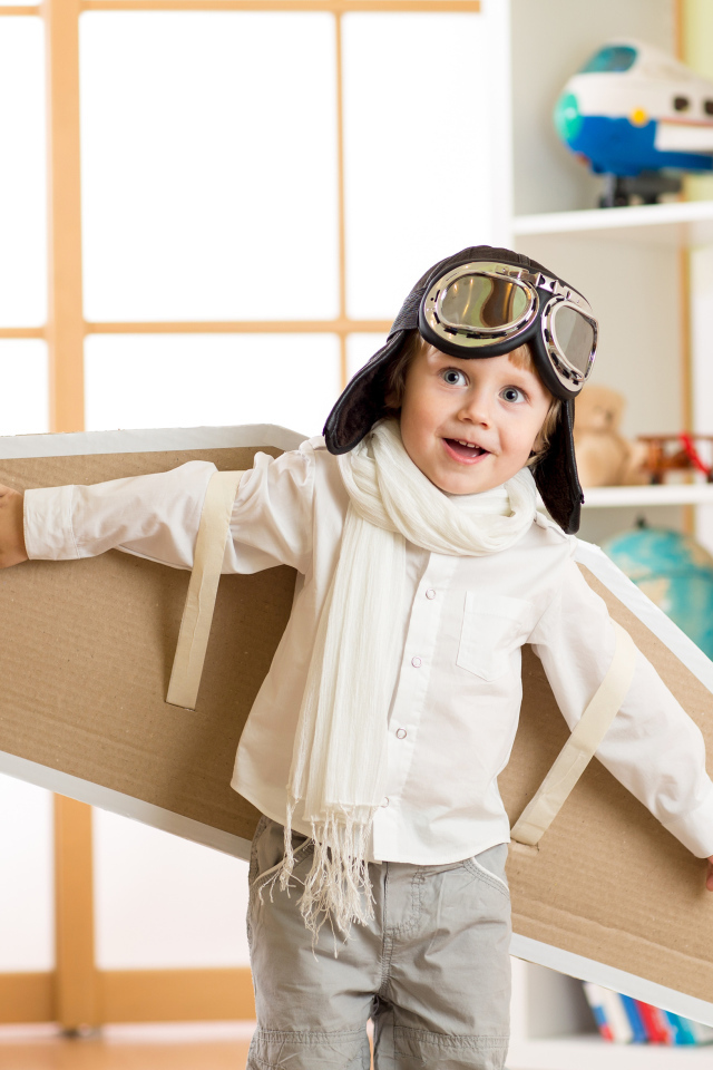 Маленький мальчик будущий летчик