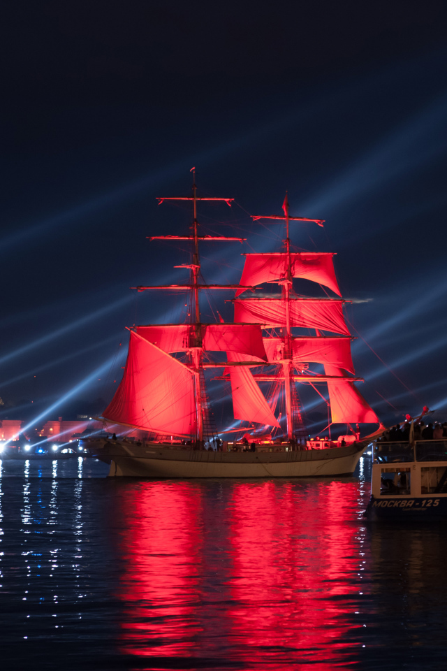 Парусный корабль с алыми парусами,  Санкт - Петербург. Россия