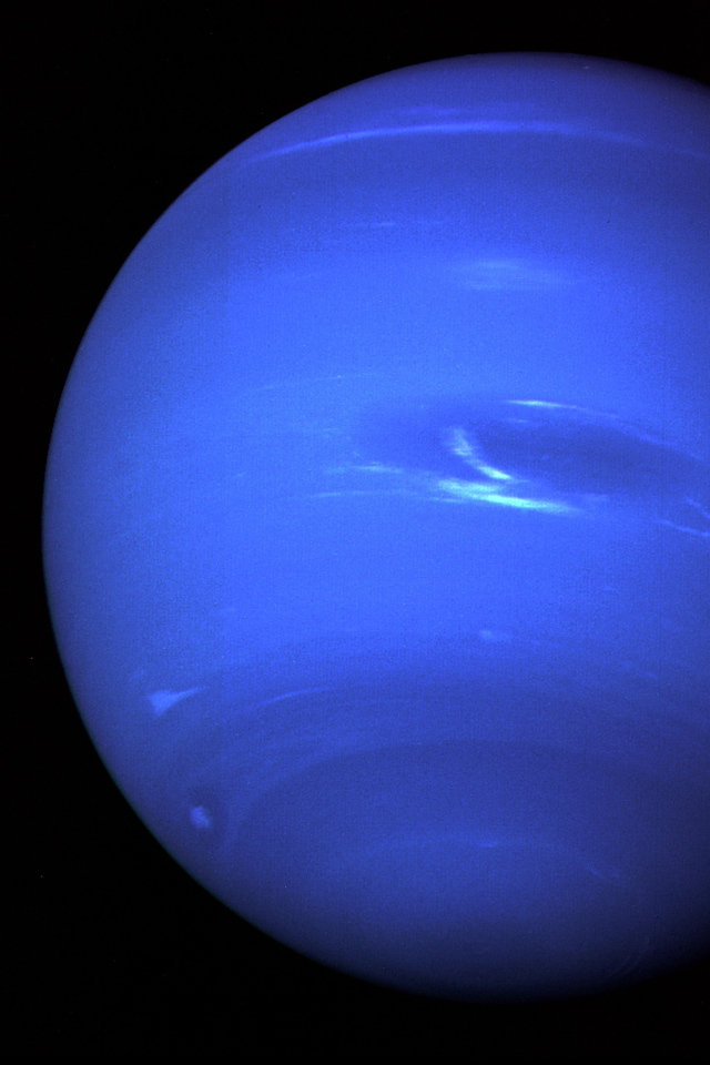 Большая планета Нептун в сравнении с землей 