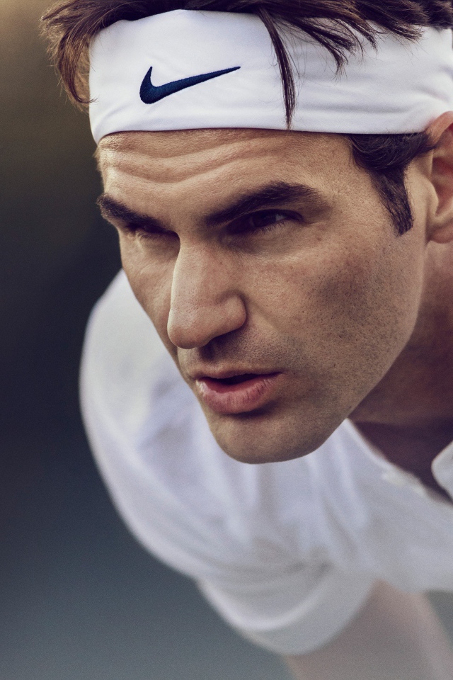 Суровый взгляд теннисиста Роджера Федерера 