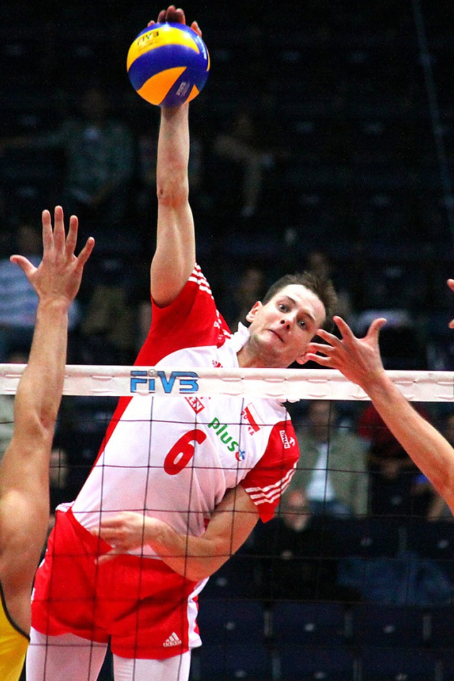 Волейбольная атака спортсмена 