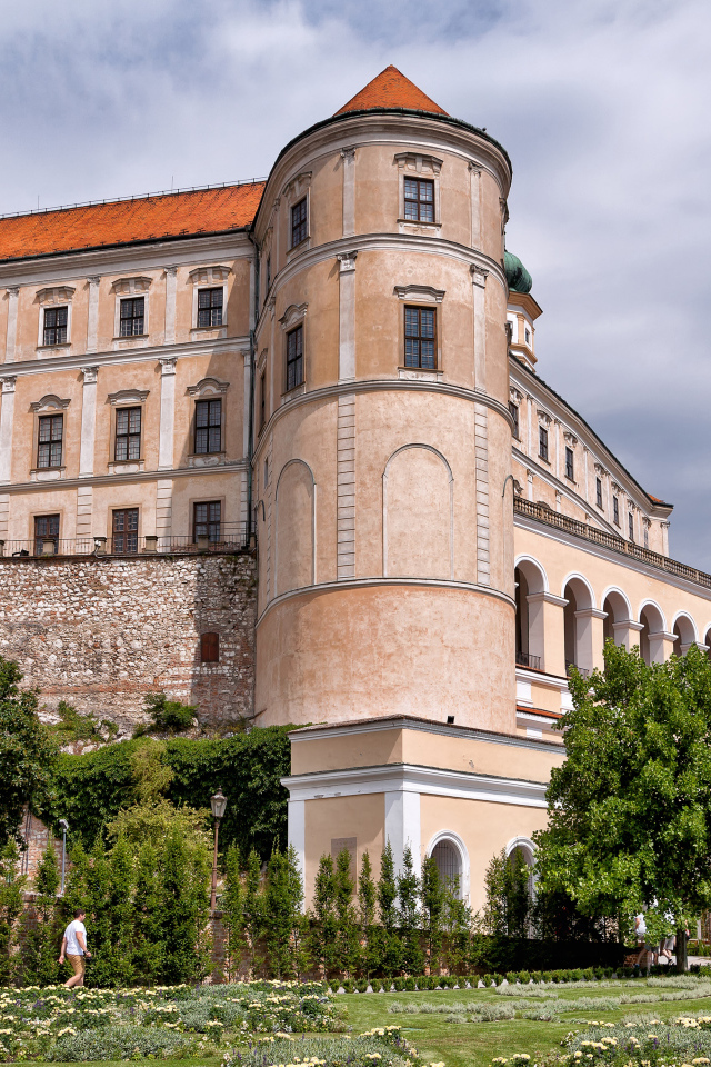 Красивый замок Дитрихштейнов, Микулов. Чехия
