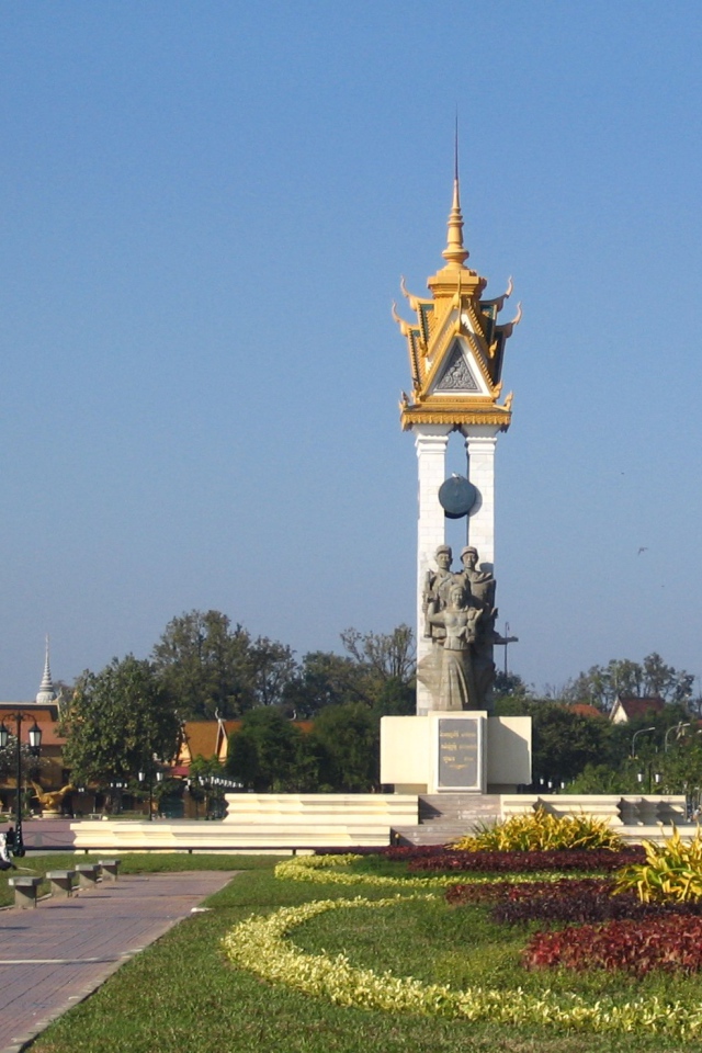 Монумент дружбы Камбоджи и Вьетнама в городе Пномпень 