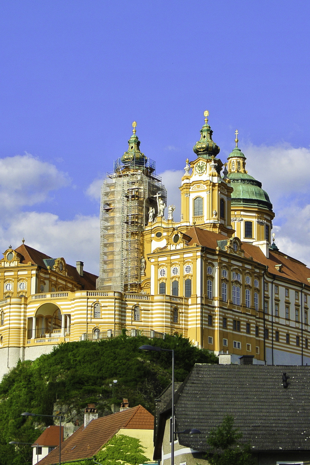 Живописный Бенедиктинский монастырь на фоне голубого неба, Мельк. Австрия