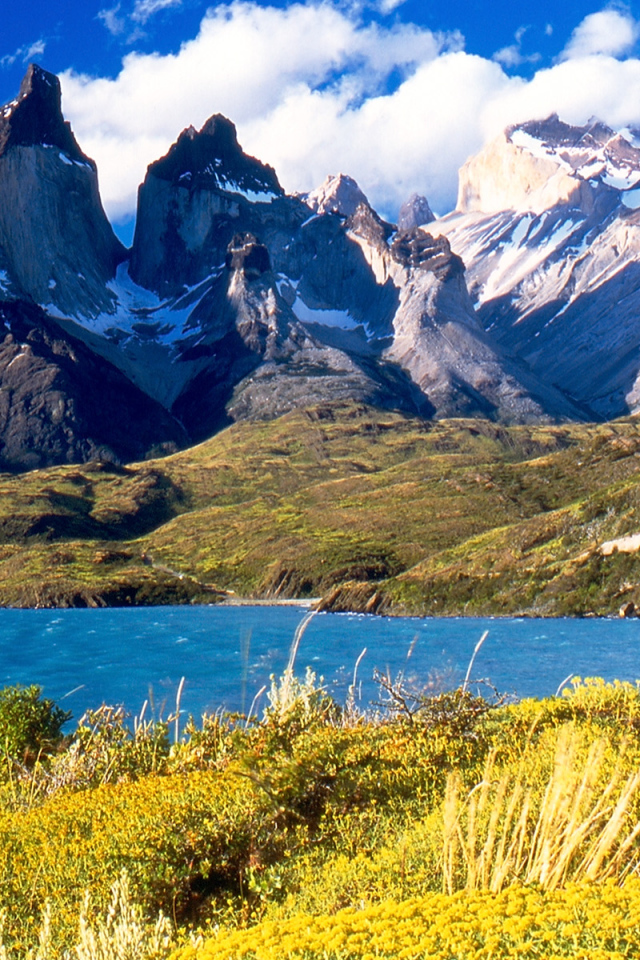 Горы Анды в солнечном свете, Чили 