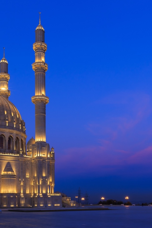 Мечеть Гейдара ночью, Баку. Азербайджан 