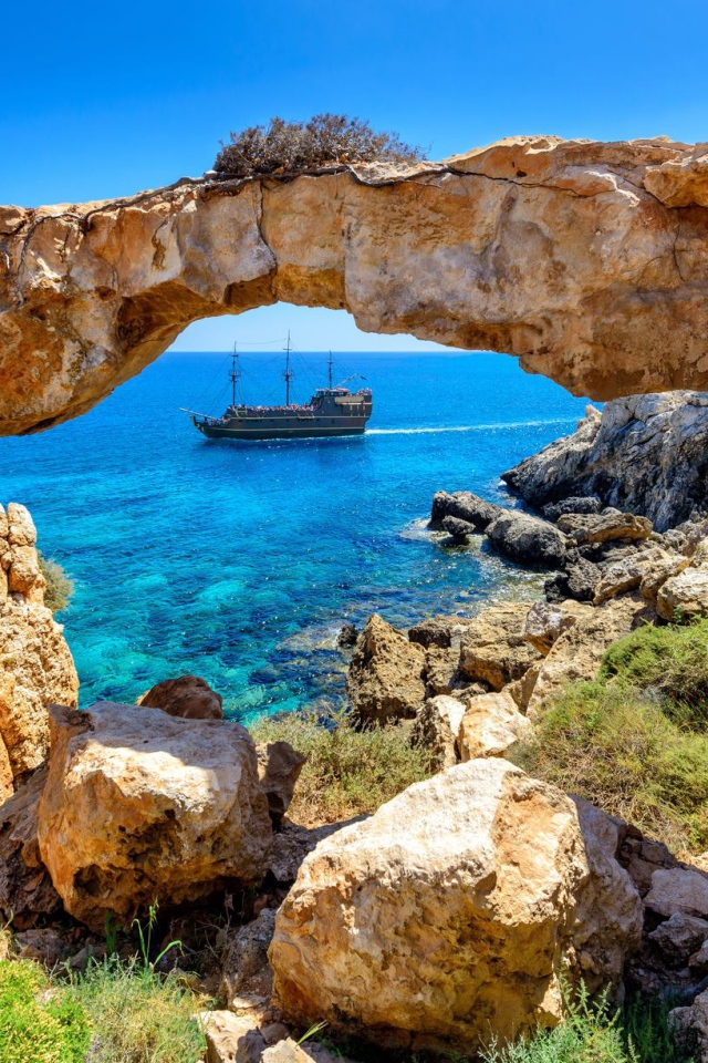 Красивый город курорт Айя-Напа, Кипр 
