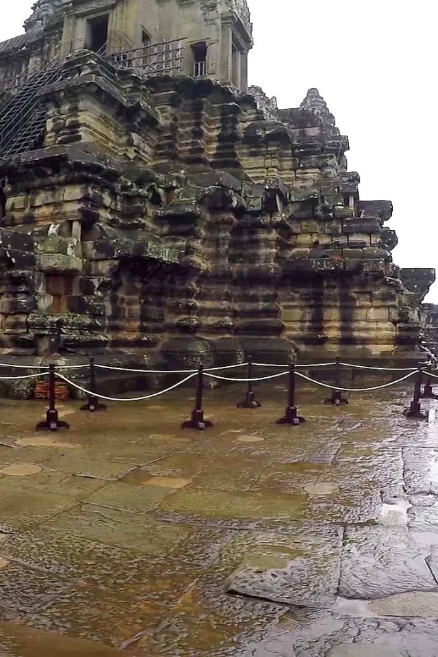 Храмовый комплекс Ангкор Ват Камбоджа после дождя 