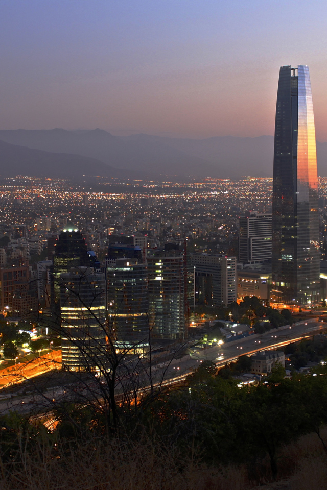 Вечерний город Сантьяго, Чили 