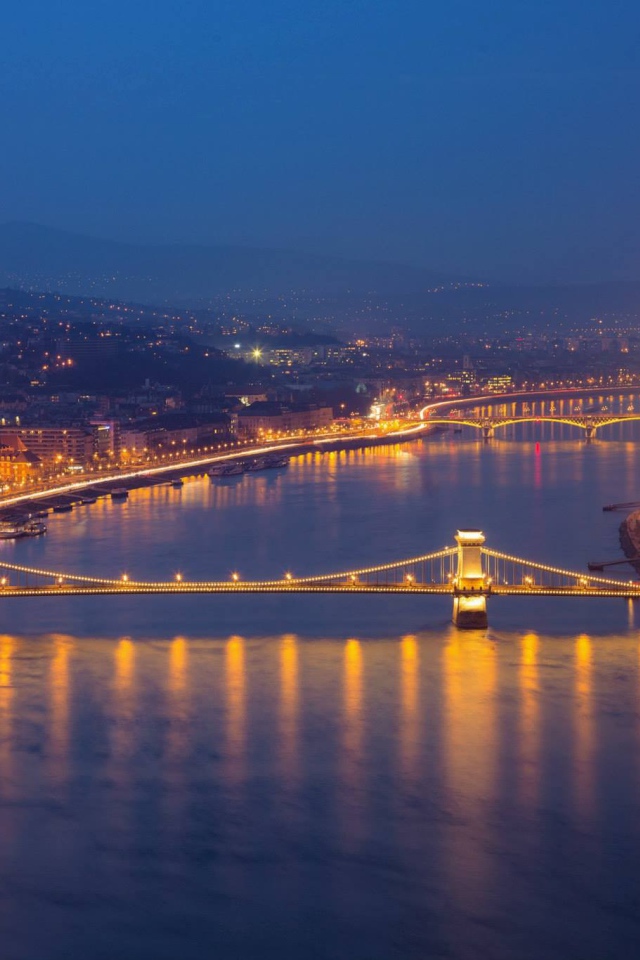 Вид на ночной город Будапешт и реку Дунай, Венгрия 