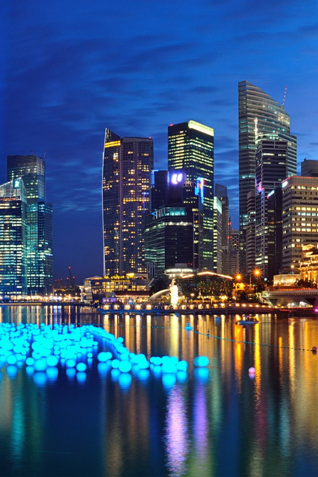 Ночной вид на залив Марина Бэй в Сингапуре 